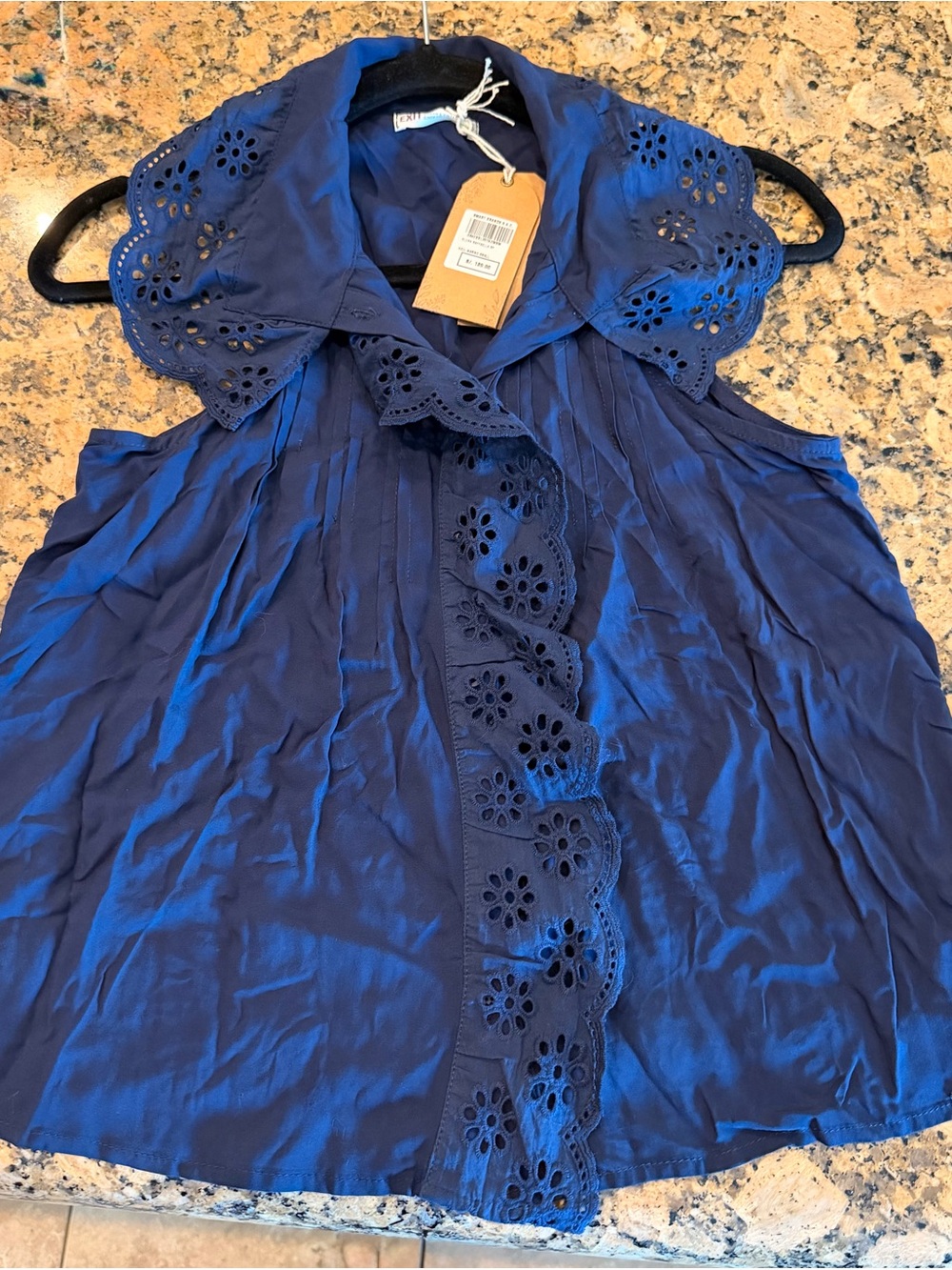 NWT exit eyelet sleeveless Raffaella blouse in azul Marino blue size S
